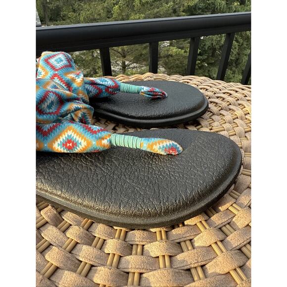 Sanuk Sandals Strappy Size US 7 UK 5 EU 38 Blue Red Southwest Design Yoga Beach - Picture 6 of 14